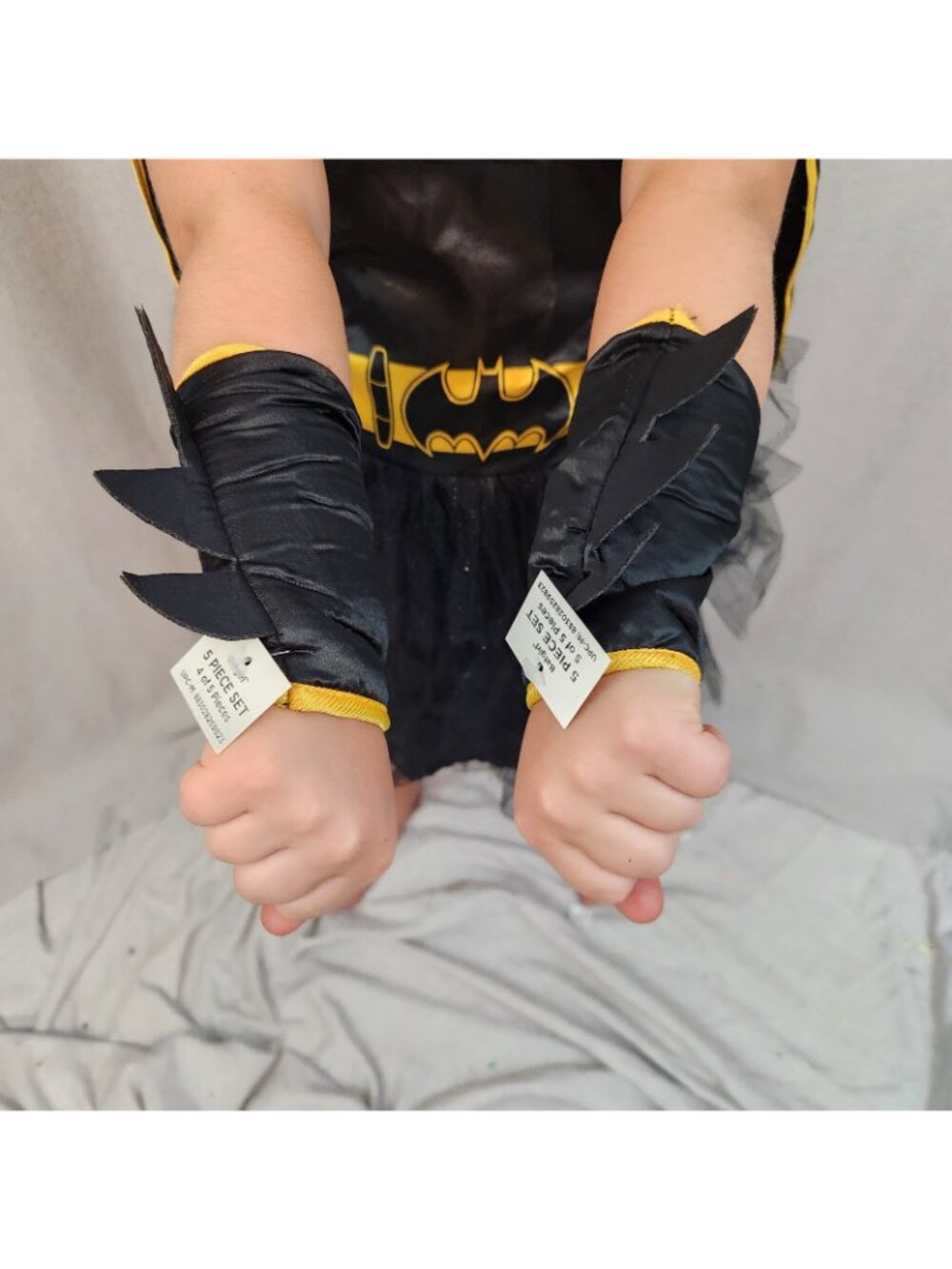 Rubies Batgirl Black Youth MEDIUM 5 PC Dress Cape Armbands Mask Cosplay Costume - Picture 4 of 6